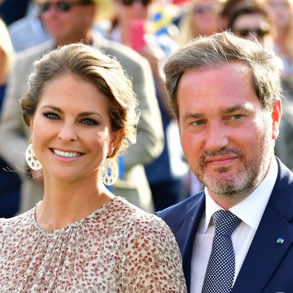 La princesse Madeleine et Christopher O'Neill lors des célébrations du 40e anniversaire de la princesse Victoria de Suède sur l'île d'Oland le 14 juillet 2017. Le couple a annoncé le 27 août 2017 attendre un troisième enfant.