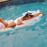Karine Ferri divine en bikini : Elle dévoile sa silhouette de rêve