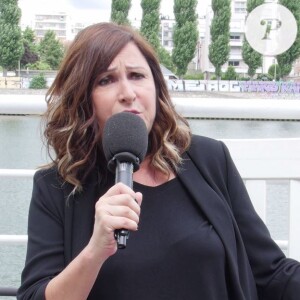 Evelyne Thomas évoque sa grossesse, son poids et bien d'autres sujets au micro de Purepeople, lors de la conférence de rentrée du groupe NRJ.