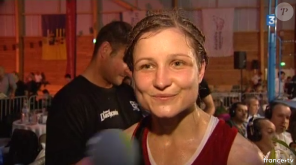 Angélique Duchemin, sacrée championne du monde de boxe anglaise poids plumes le 12 mai 2017, est morte le 29 août 2017 à l'âge de 26 ans après avoir fait un arrêt cardiaque. Image France 3 Occitanie.