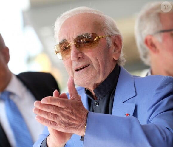 Charles Aznavour reçoit son étoile sur le Hollywood Walk of Fame à Los Angeles, le 24 août 2017. © Chris Delmas/Bestimage