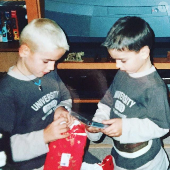 Antoine et Théo Griezmann lors d'un anniversaire de Théo durant leur enfance, photo Instagram partagée le 30 août 2017 par Antoine, 26 ans, pour les 21 ans de son cadet.