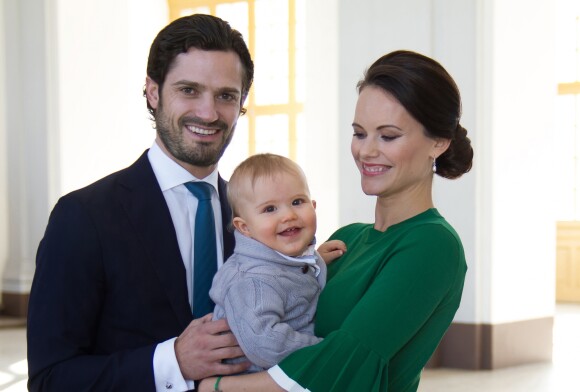 Le prince Carl Philip et la princesse Sofia de Suède avec leur fils le prince Alexander en mars 2017. Le couple princier a accueilli le 31 août 2017 son second enfant. © Cour royale de Suède