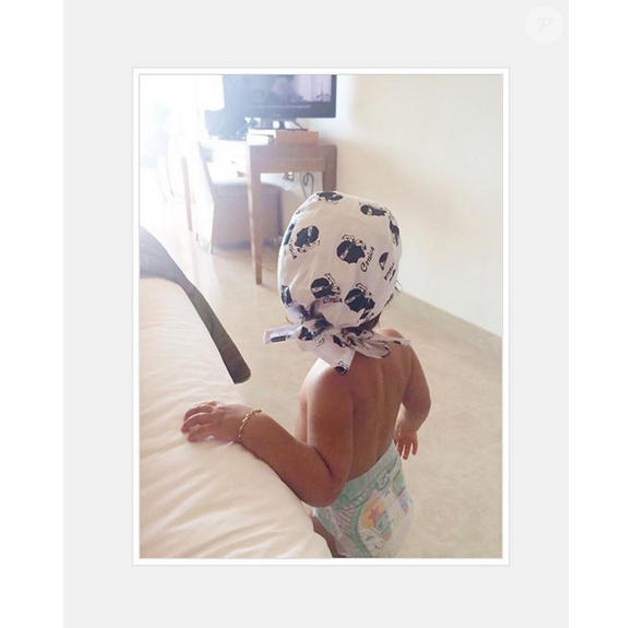 Amel Bent partage une photo de sa fille Sofia, 1 an et demi. Instagram, le 31 août 2017.