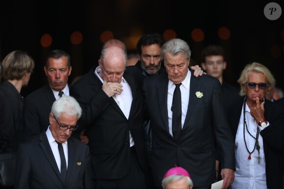 Pascal Desprez, Anthony Delon, Alain Delon et Véronique de Villèle - Sorties des obsèques de Mireille Darc en l'église Saint-Sulpice à Paris. Le 1er septembre 2017
