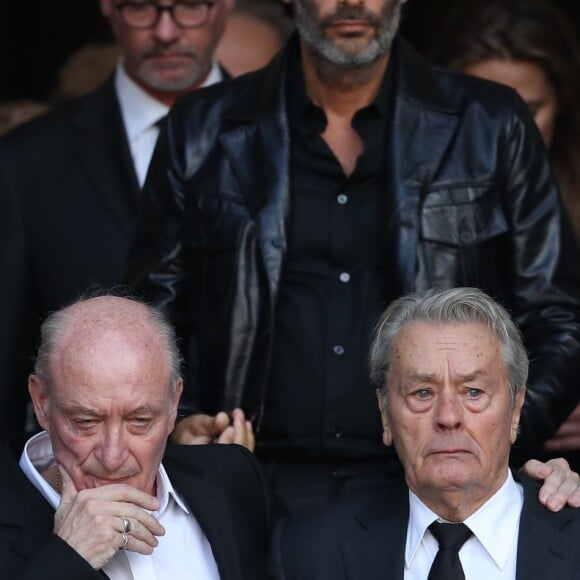 Pascal Desprez, Anthony Delon, Alain Delon et Véronique de Villèle - Sorties des obsèques de Mireille Darc en l'église Saint-Sulpice à Paris. Le 1er septembre 2017