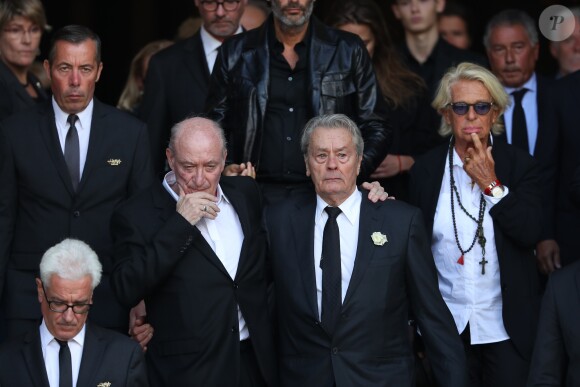 Pascal Desprez, Anthony Delon, Alain Delon et Véronique de Villèle - Sorties des obsèques de Mireille Darc en l'église Saint-Sulpice à Paris. Le 1er septembre 2017