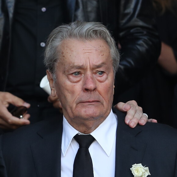 Alain Delon - Sorties des obsèques de Mireille Darc en l'église Saint-Sulpice à Paris. Le 1er septembre 2017