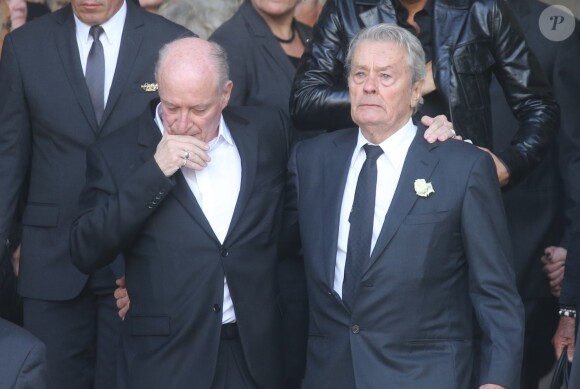 Pascal Desprez et Alain Delon - Sorties des obsèques de Mireille Darc en l'église Saint-Sulpice à Paris. Le 1er septembre 2017