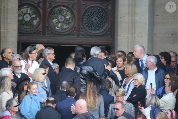 Pascal Desprez et Alain Delon - Sorties des obsèques de Mireille Darc en l'église Saint-Sulpice à Paris. Le 1er septembre 2017
