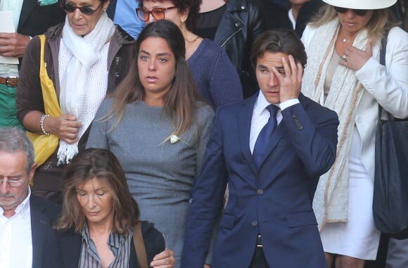 Anouchka Delon et son compagnon Julien Dereims - Sorties des obsèques de Mireille Darc en l'église Saint-Sulpice à Paris. Le 1er septembre 2017