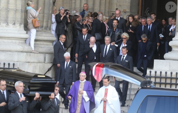 Pascal Desprez et Alain Delon - Sorties des obsèques de Mireille Darc en l'église Saint-Sulpice à Paris. Le 1er septembre 2017