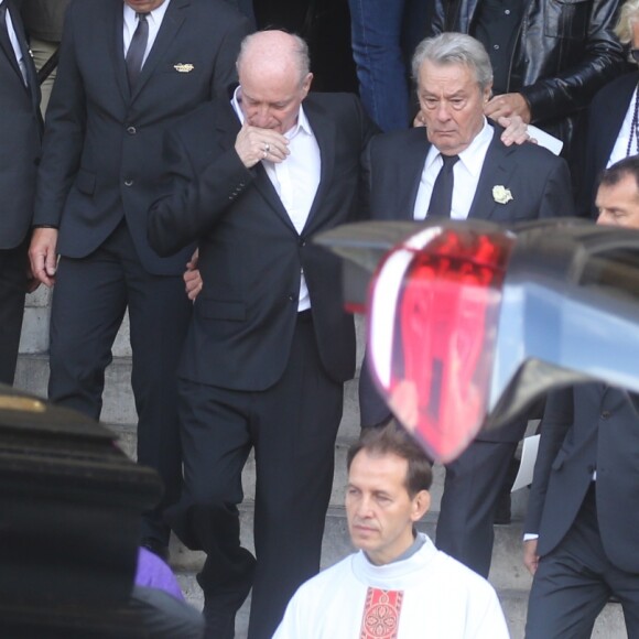 Pascal Desprez et Alain Delon - Sorties des obsèques de Mireille Darc en l'église Saint-Sulpice à Paris. Le 1er septembre 2017