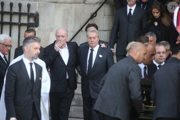 Pascal Desprez et Alain Delon - Sorties des obsèques de Mireille Darc en l'église Saint-Sulpice à Paris. Le 1er septembre 2017