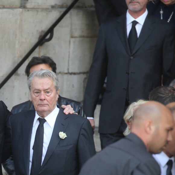 Pascal Desprez et Alain Delon - Sorties des obsèques de Mireille Darc en l'église Saint-Sulpice à Paris. Le 1er septembre 2017