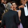 George Clooney embrasse tendrement sa femme Amal lors de leur arrivée à la première du film Suburbicon à l'occasion du 74ème Festival International du Film de Venise (Mostra) le 2 septembre 2017.