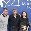 Matt Damon, George Clooney et Julianne Moore - Photocall du film "Suburbicon" lors du 74ème Festival International du Film de Venise (Mostra) le 2 septembre 2017. "Suburbicon" photocall during the 74th Venice Film Festival on September 2, 2017 in Venice, Italy.02/09/2017 - Venise