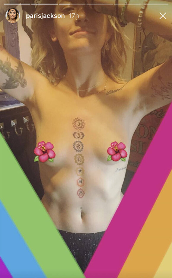Paris Jackson, topless, présente son nouveau tatouage sur Instagram le 2 septembre 2017.