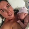Grant Turnbull a partagé la photo de sa femme Nadia Bjorlin, avec leur nouveau-né, sur Instagram. Août 2017