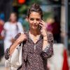 Katie Holmes discute au téléphone dans les rues de New York, le 16 août 2017