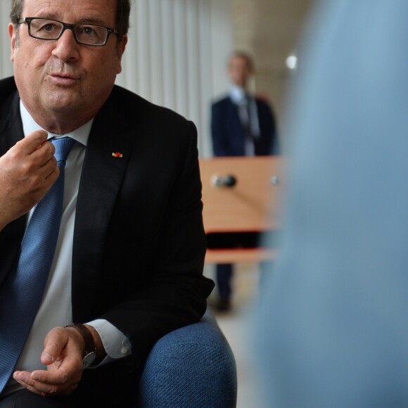 Semi-exclusif - François Hollande visite les locaux de sa fondation "La France s'engage" situés au campus de la station F à Paris le 6 septembre 2017. © Veeren/Bestimage