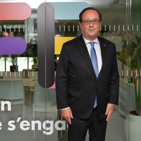 Semi-exclusif - François Hollande visite les locaux de sa fondation "La France s'engage" situés au campus de la station F à Paris le 6 septembre 2017. © Veeren/Bestimage