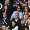 François Hollande, Thomas Hollande et sa compagne Émiile Broussouloux au match de foot PSG - Saint-Etienne au Parc des Princes à Paris le 25 Août 2017.