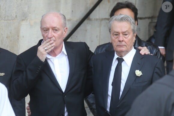 Pascal Desprez, Alain Delon - Sorties des obsèques de Mireille Darc en l'église Saint-Sulpice à Paris. Le 1er septembre 2017