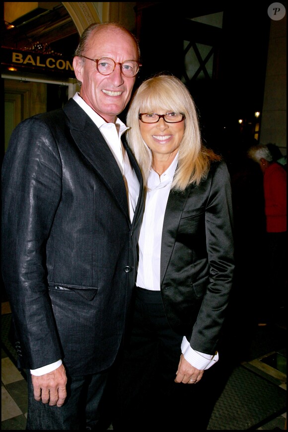Mireille Darc et son mari Pascal Desprez - Générale de la pièce Les Grandes occasions à Paris en 2006
