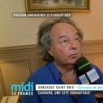 Gonzague Saint Bris dans l'émission  Midi en France  dédiée à Cabourg (ici dans la chambre de Marcel Proust au  Grand Hôtel ), enregistrée le 5 juillet 2017, un mois avant sa mort dans un accident de voiture, et diffusée sur France 3 le 8 septembre 2017.