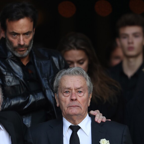 Alain Delon et son fils Anthony Delon - Sorties des obsèques de Mireille Darc en l'Église Saint-Sulpice à Paris. Le 1er septembre 2017