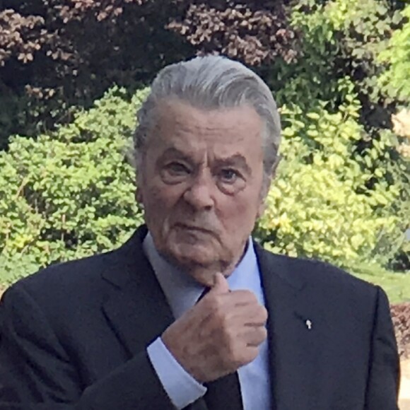 Alain Delon - Obsèques du professeur Christian Cabrol en la chapelle de l'hôpital de la Pitié-Salpétrière à Paris le 22 juin 2017.