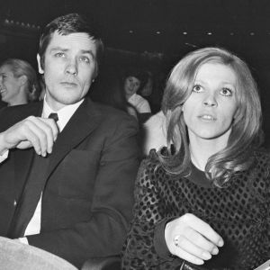 Alain Delon et la chanteuse Nicoletta à un concert de Salvatore Adamo en 1972