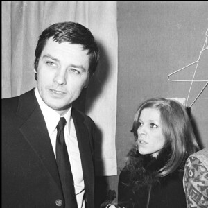 Alain Delon et la chanteuse Nicoletta à un concert de Salvatore Adamo en 1972