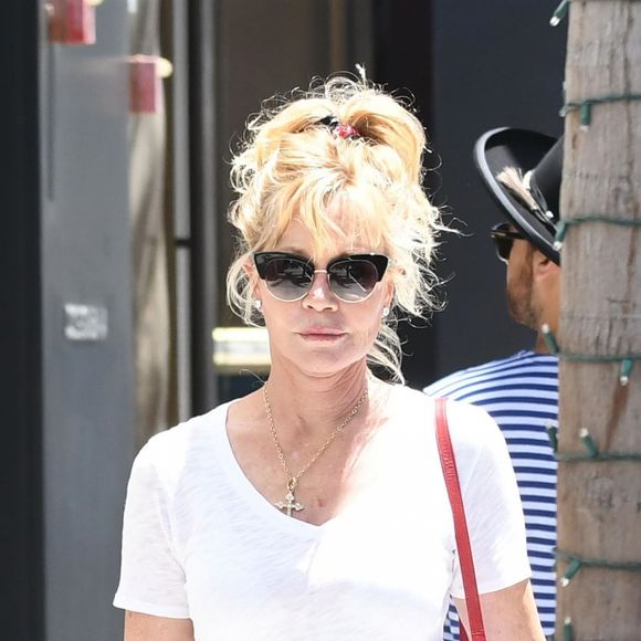 Exclusif - Melanie Griffith est allée faire du shopping chez Dolce & Gabbana à Beverly Hills, le 26 juillet 2017