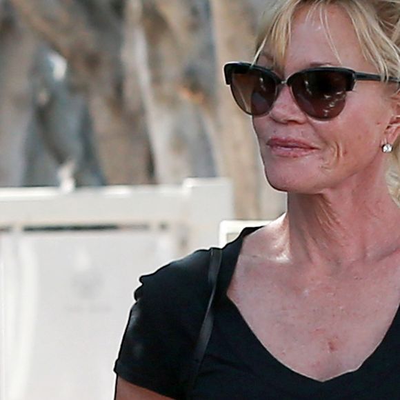 Melanie Griffith se promène avec sa fille Stella Banderas à Los Angeles le 21 avril 2017.