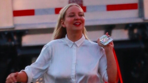 Sia : Radieuse à visage découvert pour faire la fête avec Kate Hudson rasée