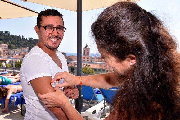 Exclusif - Brahim Asloum, parrain de la Fondation Claude Pompidou, lors du déjeuner presse autour de l'opération "Si t'es tattoo, t'es Pompidou et t'es...Nice" organisé sur le roof top de l'hôtel Aston la Scala à Nice le 8 septembre 2017 dans le cadre de la journée de remise du Prix Claude Pompidou pour la recherche sur la maladie d'Alzheimer doté d'un montant de 100 000 Euros. Cette année, c'est le professeur Buisson qui a été récompensé. L'opération Tattoo consiste depuis le 1er août, à encourager les touristes présents sur leur lieu de vacances ainsi que les niçois, à se procurer dans les offices de tourismes de la ville de Nice, des planches de tattoos éphémères (environ 10 tattoos par planche) en partenariat avec la fabriquant français Bernard Forever. Ces tattoos qui reprennent beaucoup de symboles de Nice, afin que toutes les générations confondues puissent y trouver leur bonheur (palmiers, masque de carnaval, bateau, ILoveNice, dauphins) seront vendus 5 euros la planche dont 2 euros seront versés au profit de la Fondation Claude Pompidou. © Bruno Bebert / LMS / Bestimage