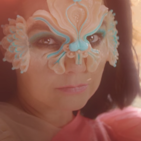 Image extraite du clip "The Gate" de Björk, premier extrait de son nouvel album, publié le 18 novembre 2017.