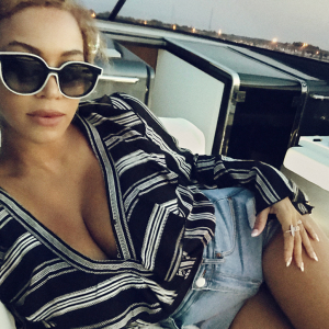 Beyoncé en soirée romantique avec Jay Z, photo publiée sur son site internet officiel le 21 septembre 2017