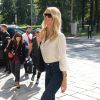 Claudia Schiffer à son arrivée pour le défilé Versace à la Triennale de Milan lors de la Fashion Week de Milan le 22 septembre 2017. Donatella Versace y a rendu un hommage puissant et inspiré à son défunt frère Gianni.
