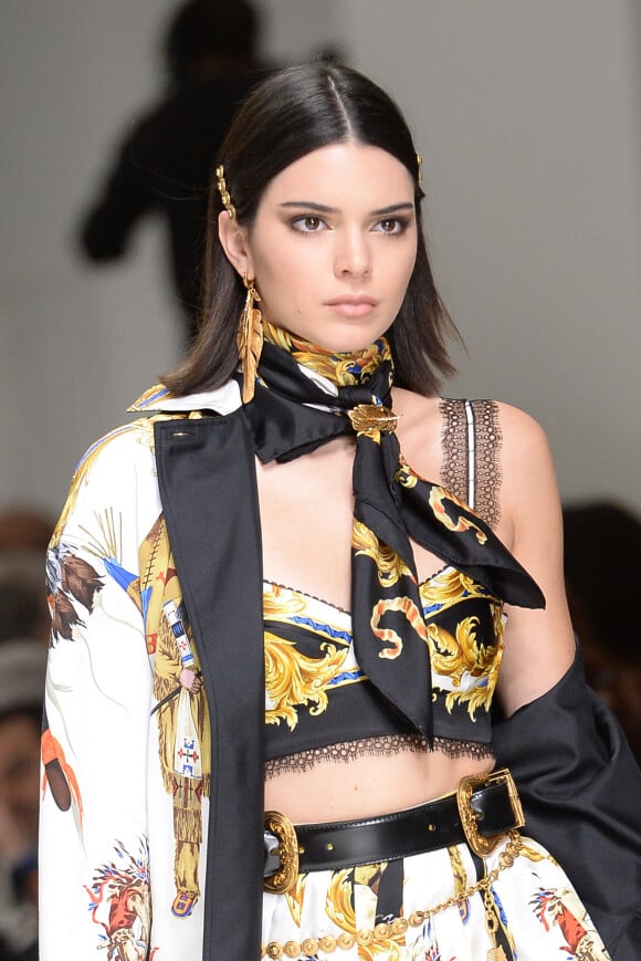 Kendall Jenner - Défilé de mode printemps-été 2018 "Versace" lors de la fashion week de Milan. Le 22 septembre 2017  Women Fashion Show SS 2018 Versace catwalk Milan - Italy 22 september 201722/09/2017 - Milan