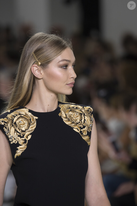 Gigi Hadid - Défilé de mode printemps-été 2018 "Versace" lors de la fashion week de Milan. Le 22 septembre 2017 Women Fashion Show SS 2018 Versace catwalk Milan - Italy 22 september 201722/09/2017 - Milan