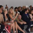 La princesse Charlene de Monaco a assisté le 22 septembre 2017 au défilé de la collection printemps-été 2018 de Versace lors de la Fashion Week à Milan. Une présentation dédiée à la mémoire de Gianni Versace et marquée par la participation de Carla Bruni, Claudia Schiffer, Naomi Campbell, Cindy Crawford et Helena Christensen.