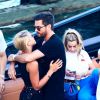 Scott Disick et Sofia Richie se câlinent et s'embrassent sur un bateau lors d’une balade entre amis à Miami le 23 septembre 2017