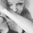 Pamela Anderson en larmes en raison de la mort du fondateur de Playboy, Hugh Hefner. Capture d'écran d'une vidéo postée sur Instagram. Paris, 28 septembre 2017.