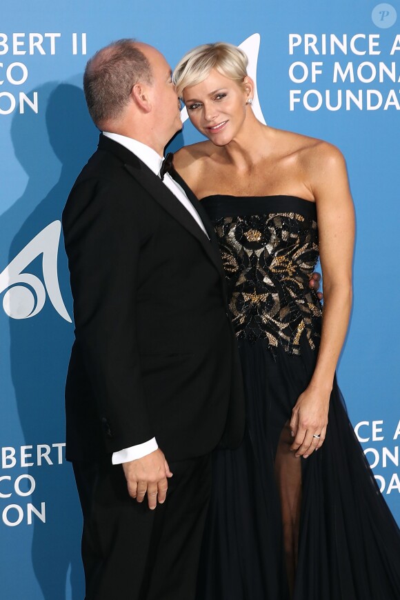 Le prince Albert II de Monaco et la princesse Charlene lors du 1er "Gala pour l'Océan de Monte-Carlo" sur les terrasses de l'Opéra à Monaco. Les bénéfices de cette soirée seront reversés à la Fondation Prince Albert II de Monaco. L. DiCaprio a été récompensé pour ses actions exemplaires concernant la préservation de la planète. Monaco, le 28 septembre 2017. © Bruno Bebert/Bestimage