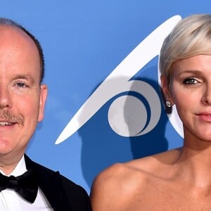 Le prince Albert II de Monaco et la princesse Charlene lors du 1er "Gala pour l'Océan de Monte-Carlo" sur les terrasses de l'Opéra à Monaco. Les bénéfices de cette soirée seront reversés à la Fondation Prince Albert II de Monaco. L. DiCaprio a été récompensé pour ses actions exemplaires concernant la préservation de la planète. Monaco, le 28 septembre 2017. © Bruno Bebert/Bestimage