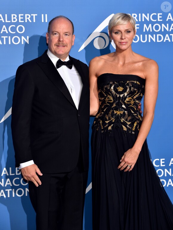 Le prince Albert II de Monaco et la princesse Charlene lors du 1er "Gala pour l'Océan de Monte-Carlo" sur les terrasses de l'Opéra à Monaco. Les bénéfices de cette soirée seront reversés à la Fondation Prince Albert II de Monaco. L. DiCaprio a été récompensé pour ses actions exemplaires concernant la préservation de la planète. Monaco, le 28 septembre 2017. © Bruno Bebert/Bestimage