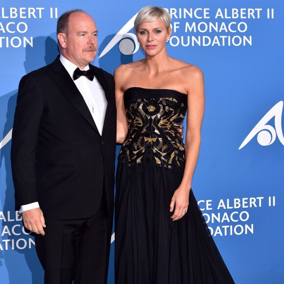 Le prince Albert II de Monaco et la princesse Charlene lors du 1er "Gala pour l'Océan de Monte-Carlo" sur les terrasses de l'Opéra à Monaco. Les bénéfices de cette soirée seront reversés à la Fondation Prince Albert II de Monaco. L. DiCaprio a été récompensé pour ses actions exemplaires concernant la préservation de la planète. Monaco, le 28 septembre 2017. © Bruno Bebert/Bestimage
